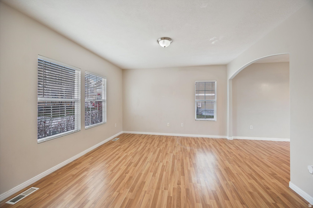 6777 S GREVILLEA LN West Jordan, UT 84081