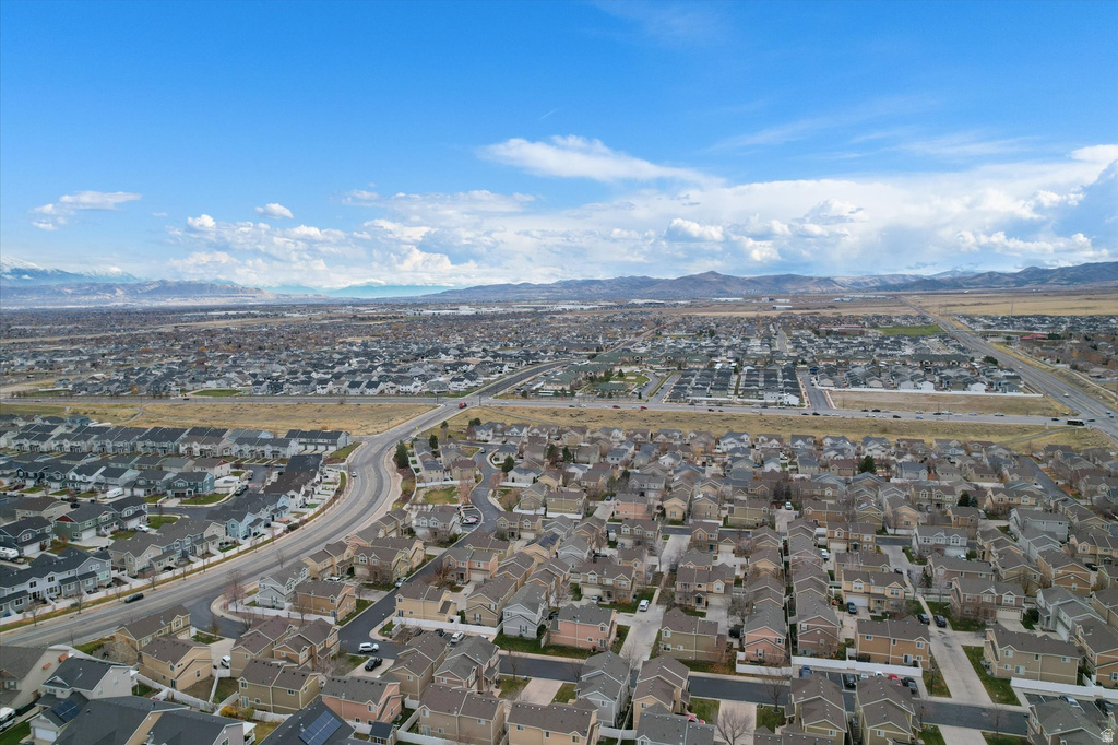 6777 S GREVILLEA LN West Jordan, UT 84081