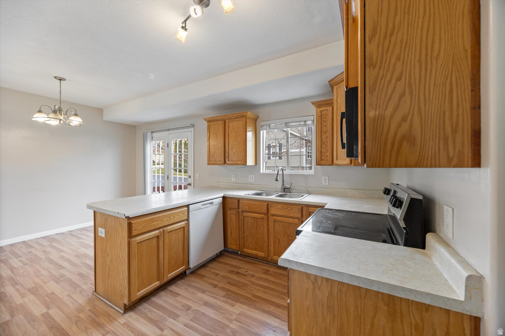 6777 S GREVILLEA LN West Jordan, UT 84081