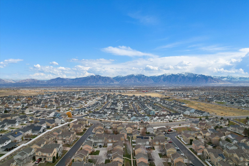 6777 S GREVILLEA LN West Jordan, UT 84081