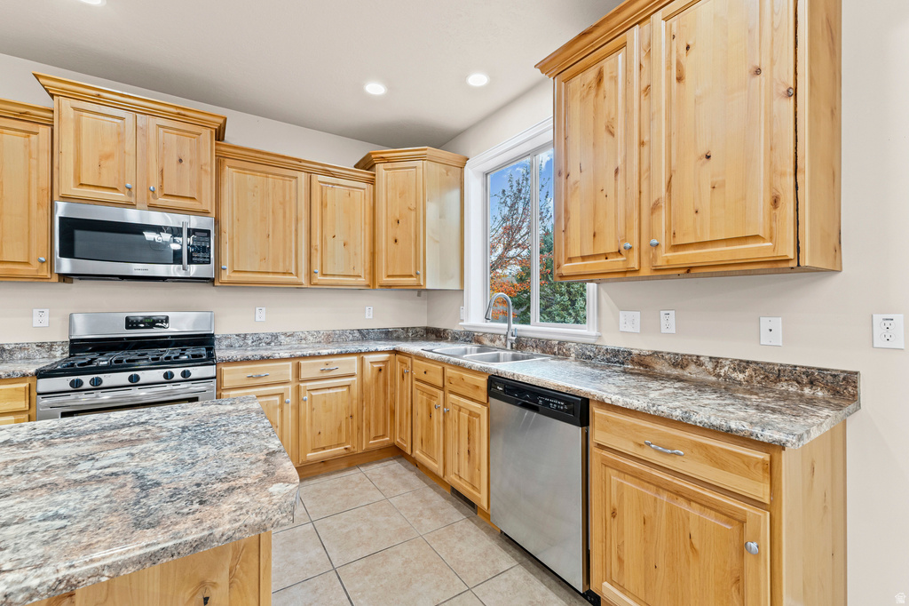 53 W LAKE VIEW TERRACE RD Saratoga Springs, UT 84045