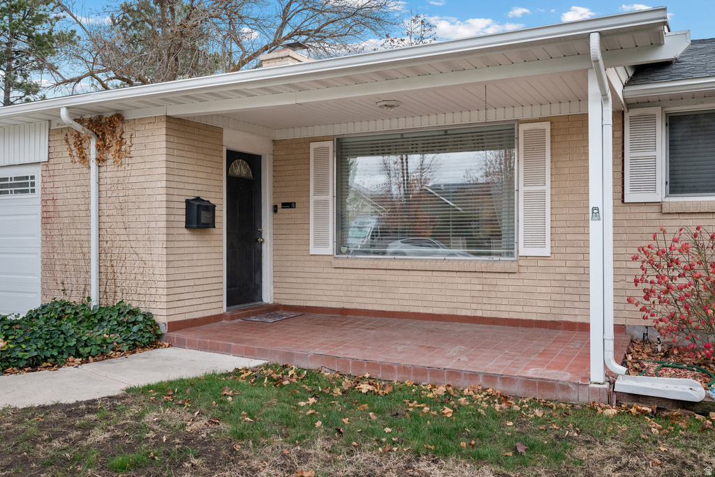 1610 E MOOR DALE LN Holladay, UT 84117