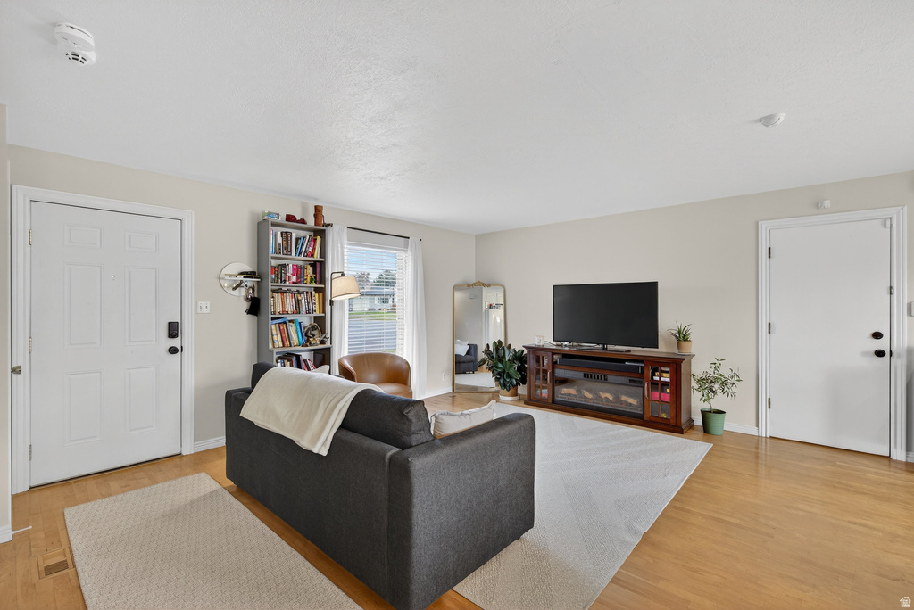 386 E PIONEER AVE Sandy, UT 84070