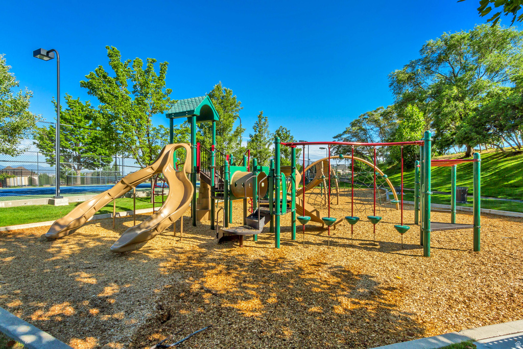 5 QUIETWOOD LN Sandy, UT 84092