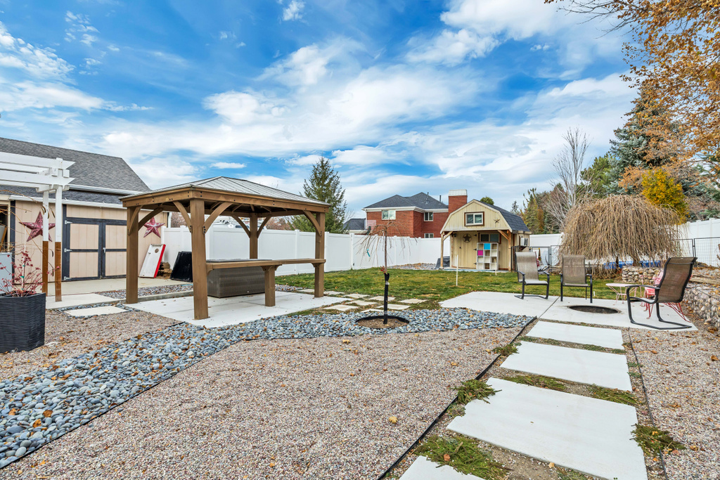 5 QUIETWOOD LN Sandy, UT 84092