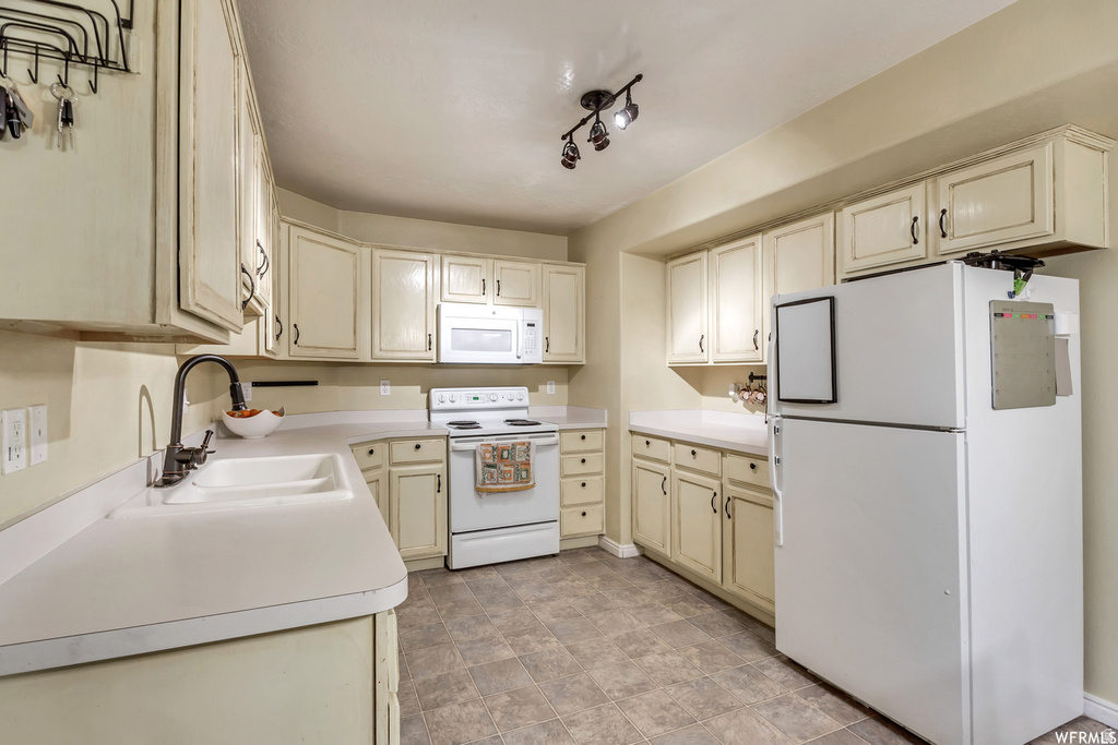 8096 N RIDGE LOOP #D6 Eagle Mountain, UT 84005