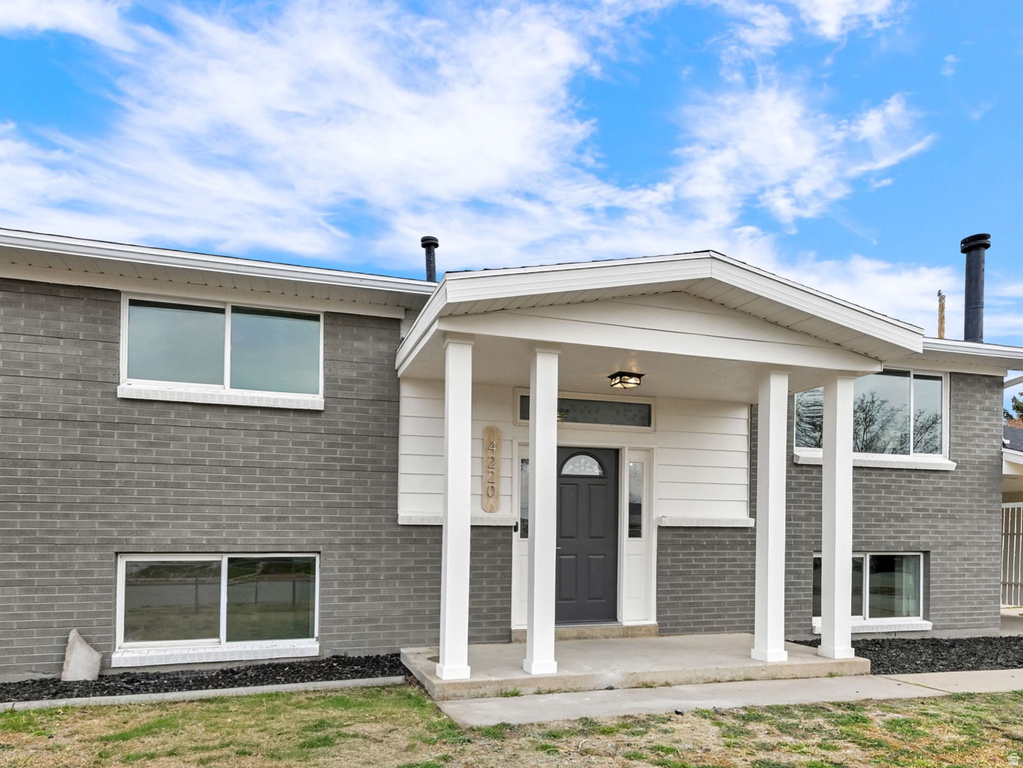 4220 S 2075 W Roy, UT 84067