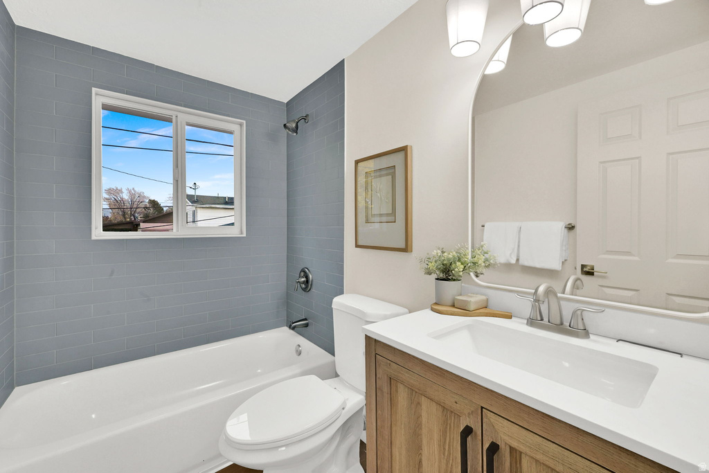 4220 S 2075 W Roy, UT 84067