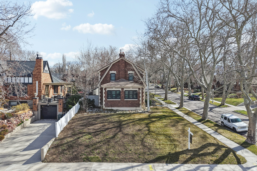 1305 E LAIRD AVE Salt Lake City, UT 84105