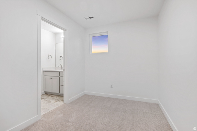 11367 S OFFSHORE WAY #382 South Jordan, UT 84009