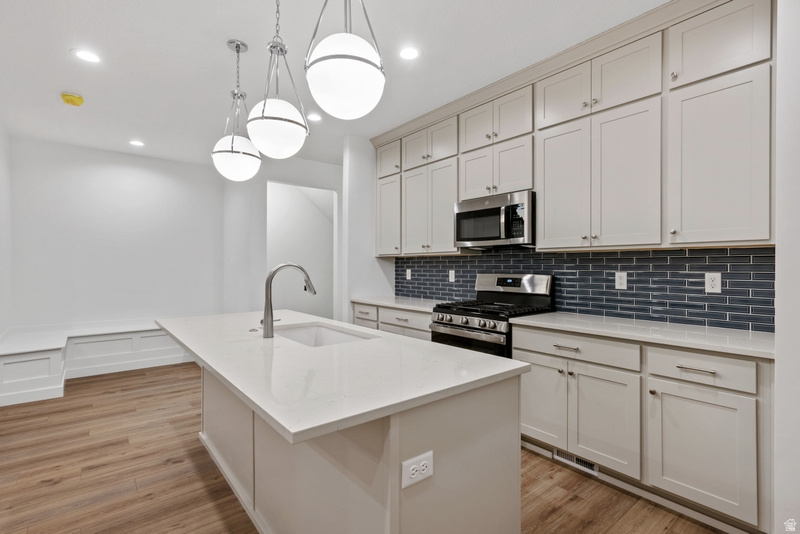 11367 S OFFSHORE WAY #382 South Jordan, UT 84009