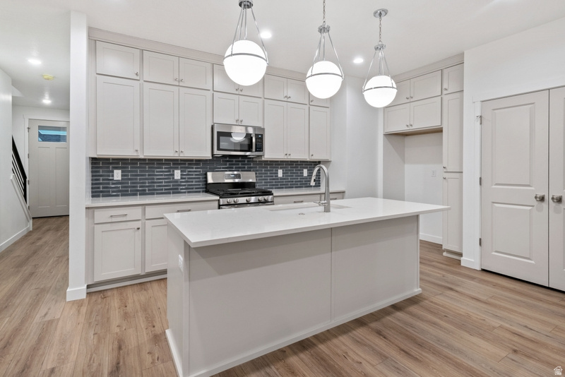 11367 S OFFSHORE WAY #382 South Jordan, UT 84009