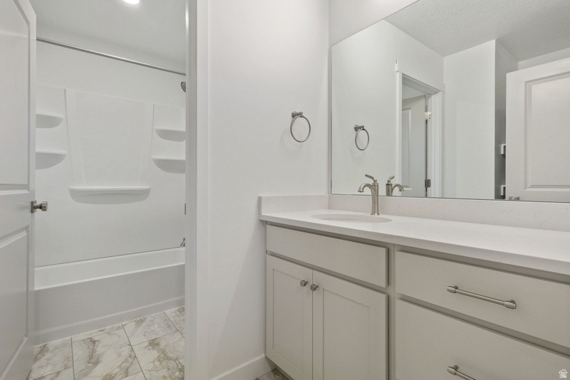 11367 S OFFSHORE WAY #382 South Jordan, UT 84009