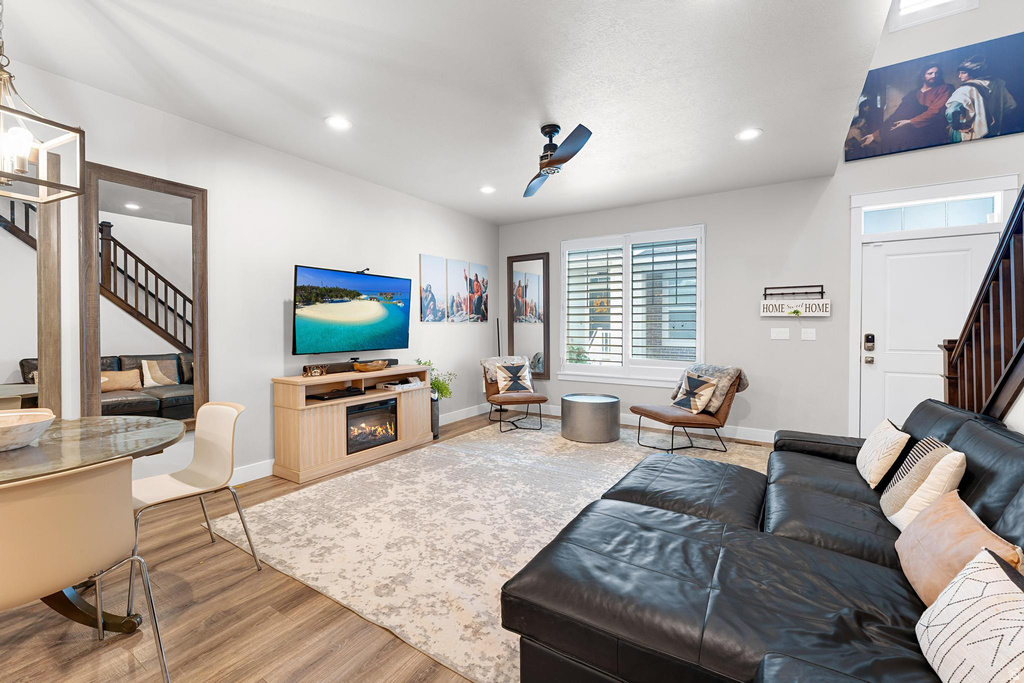 252 E KIRSTEN LN North Salt Lake, UT 84054