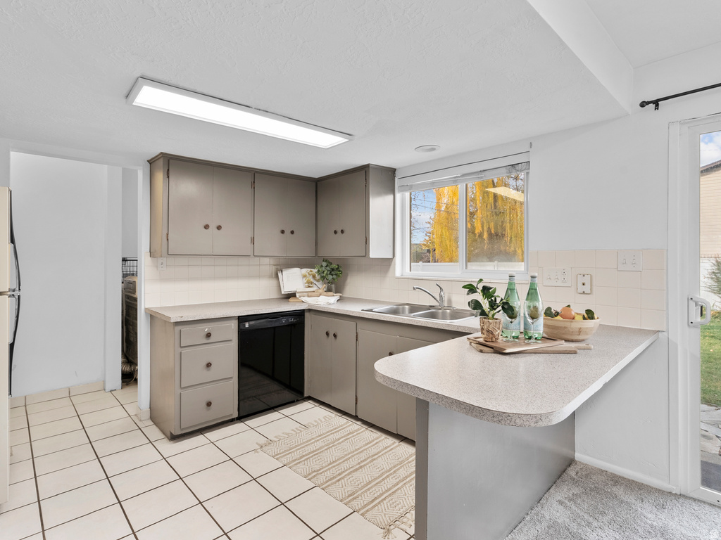 1051 E 300 N Provo, UT 84606