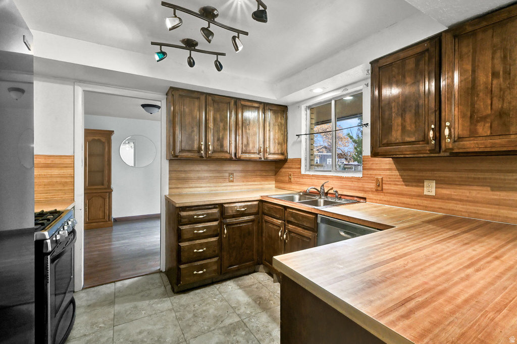 1663 NAVAJO DR Ogden, UT 84403