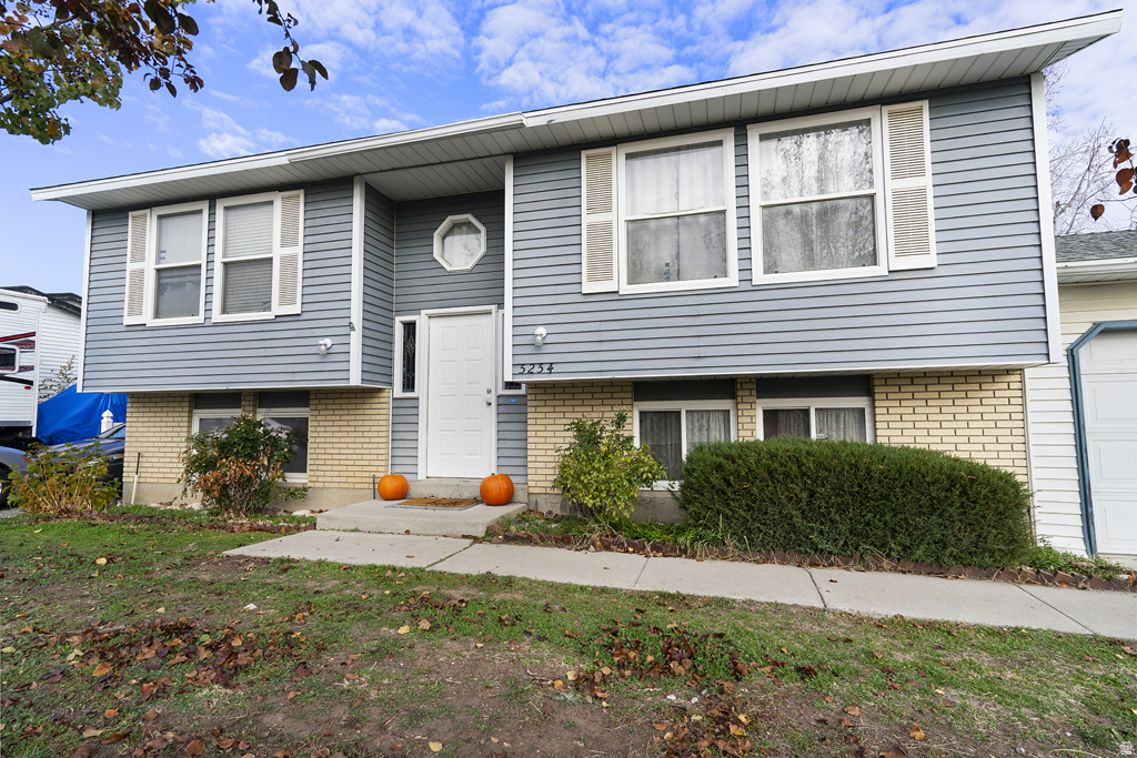 5254 W GROVEWOOD CIR West Valley City, UT 84120