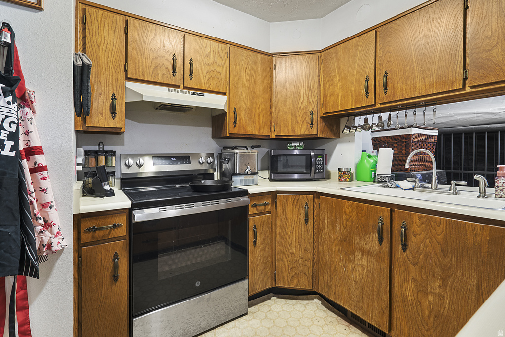 5254 W GROVEWOOD CIR West Valley City, UT 84120