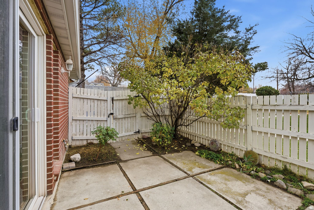 22 CREEKSIDE LN Centerville, UT 84014