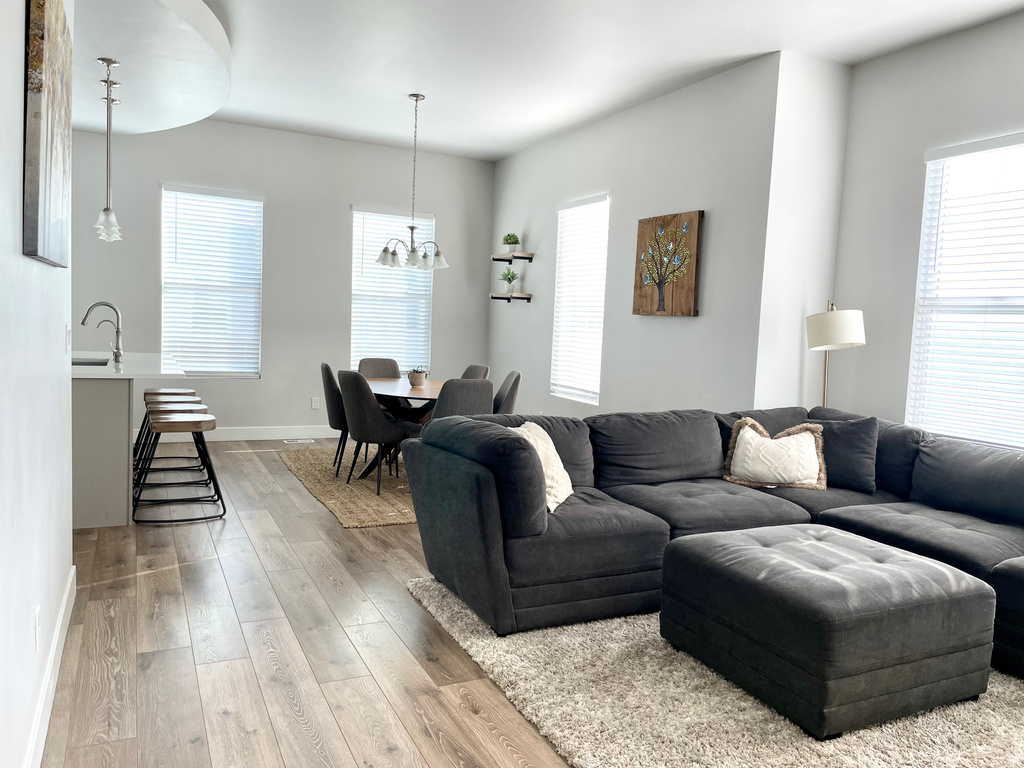 5261 W BOWSTRING WAY South Jordan, UT 84009