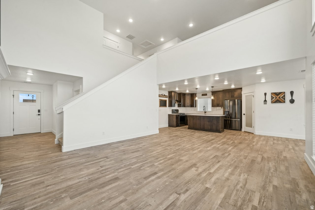 2442 W 2850 N Farr West, UT 84404