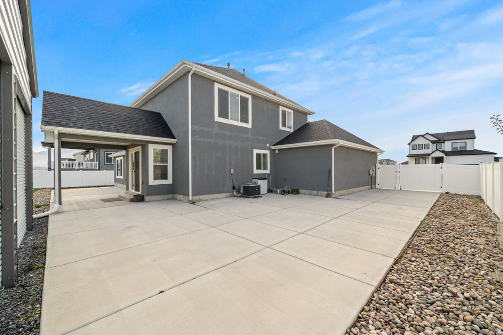 2442 W 2850 N Farr West, UT 84404