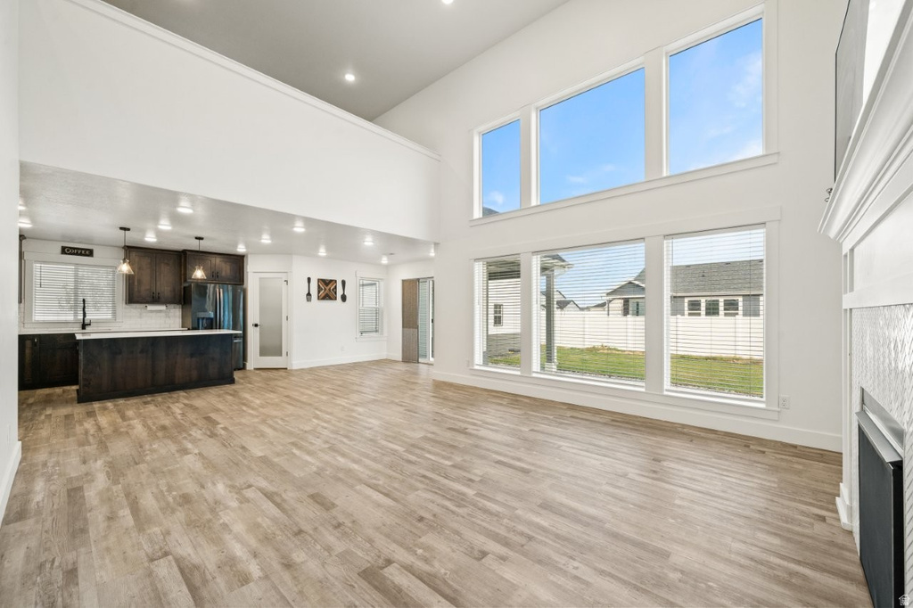 2442 W 2850 N Farr West, UT 84404