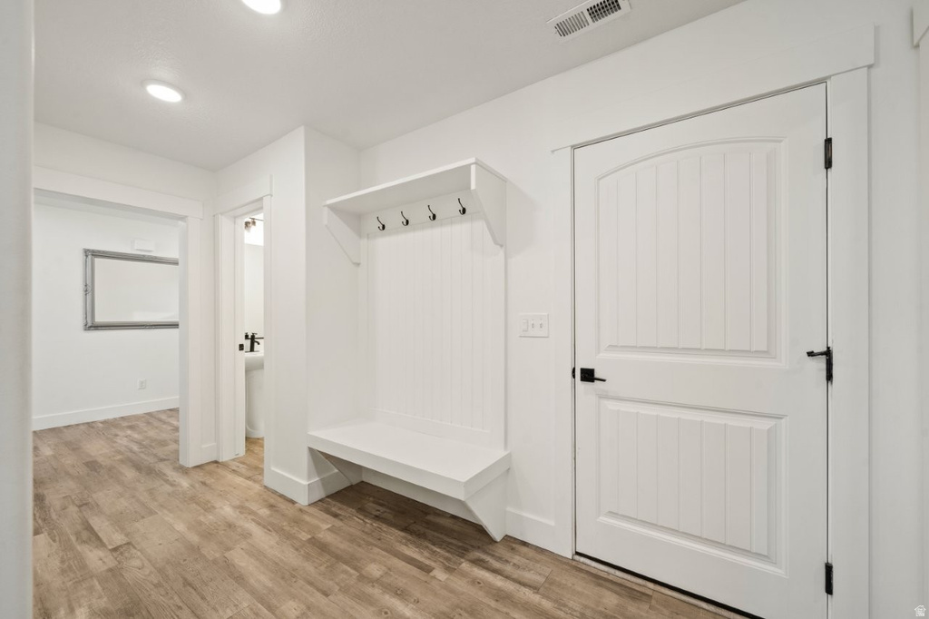 2442 W 2850 N Farr West, UT 84404