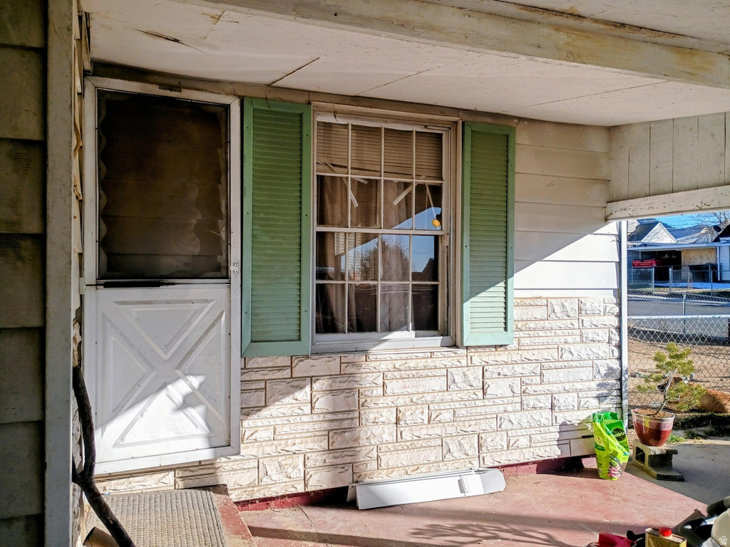 333 DENVER AVE East Carbon, UT 84520