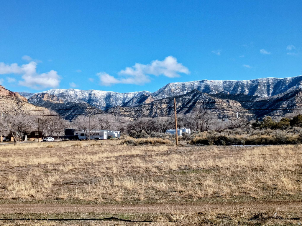 333 DENVER AVE East Carbon, UT 84520