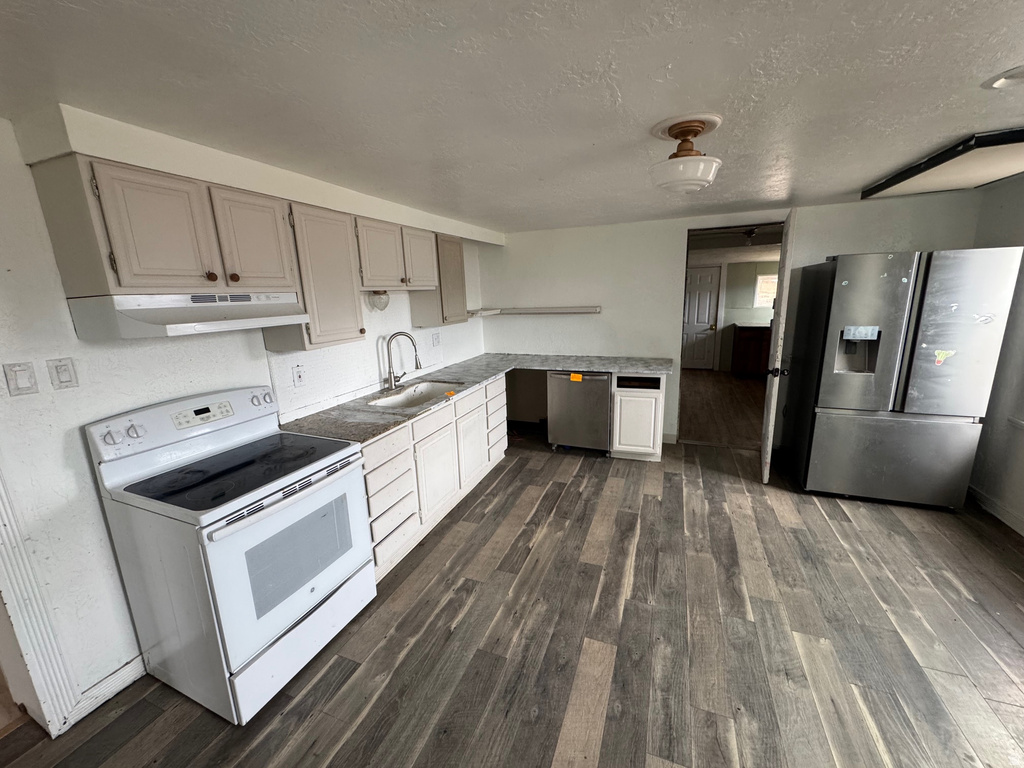 215 W 200 N Moroni, UT 84646