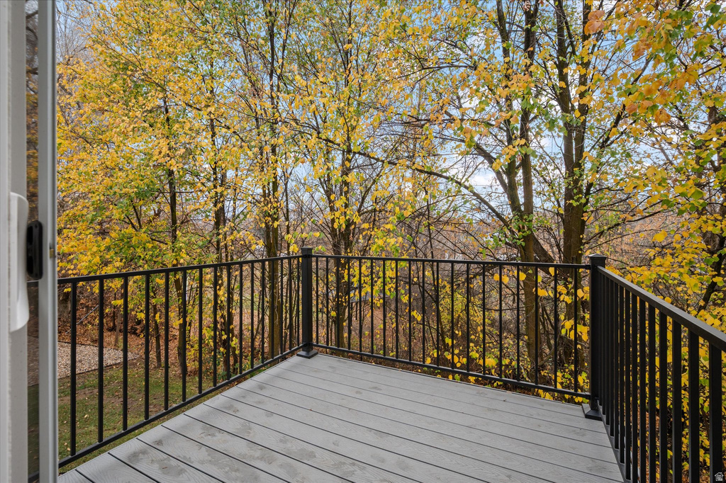 645 S PLUM CREEK LN Ogden, UT 84404