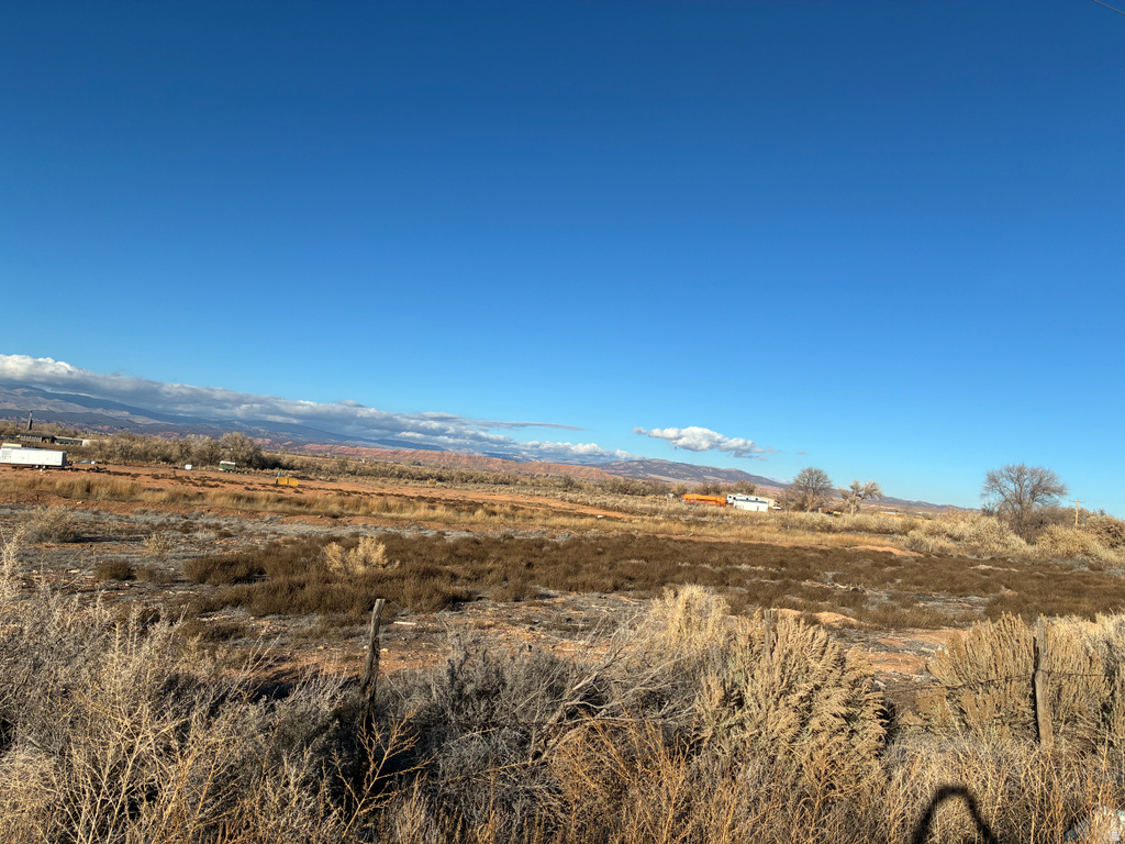 1627 S 3050 W Lapoint, UT 84039