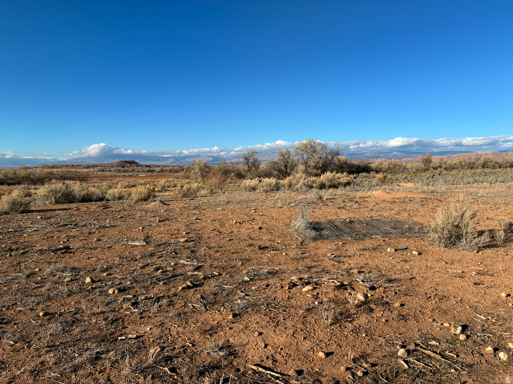 1627 S 3050 W Lapoint, UT 84039