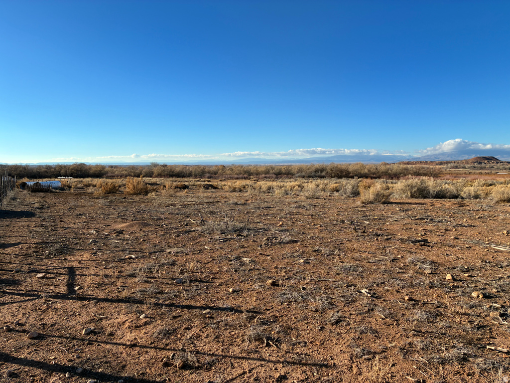 1627 S 3050 W Lapoint, UT 84039