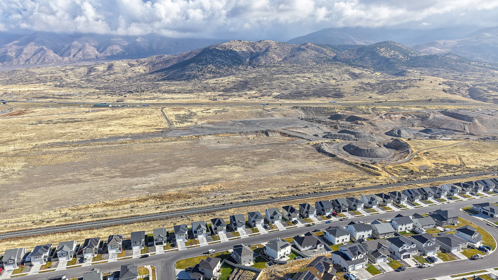 1816 S FREESTONE BLVD Santaquin, UT 84655