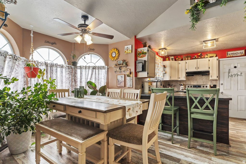 989 E SANDCREST DR Sandy, UT 84094