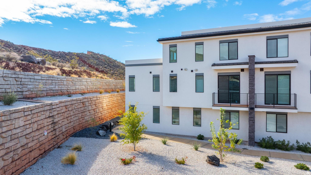 204 N CLIFF SIDE DR #7 Hurricane, UT 84737