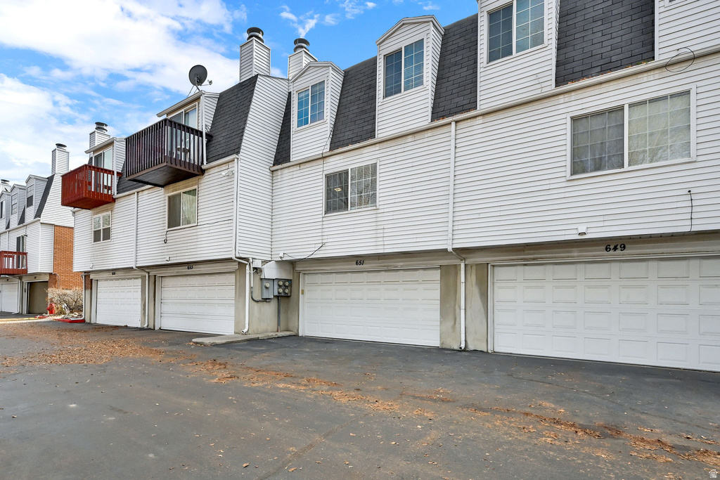 651 E WILLIAMSBURG CIR Sandy, UT 84070