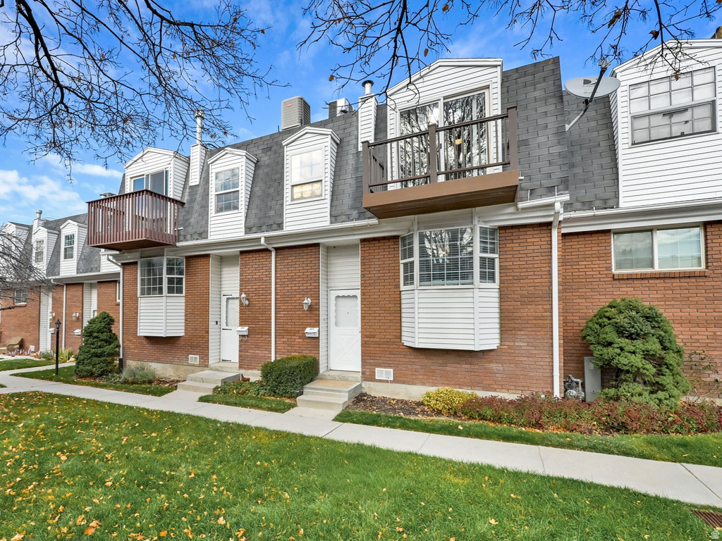 651 E Williamsburg Cir