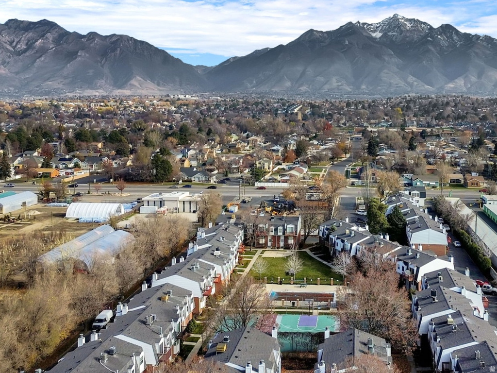 651 E WILLIAMSBURG CIR Sandy, UT 84070