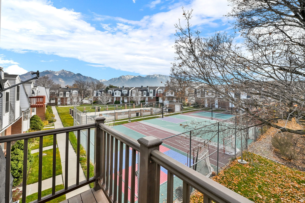 651 E WILLIAMSBURG CIR Sandy, UT 84070