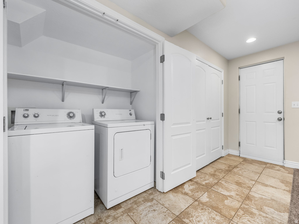 9242 N EMERALD LAKE CV Cedar Hills, UT 84062