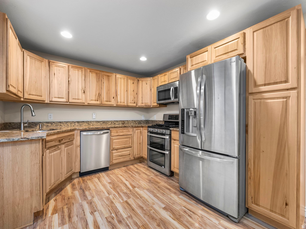 9242 N EMERALD LAKE CV Cedar Hills, UT 84062