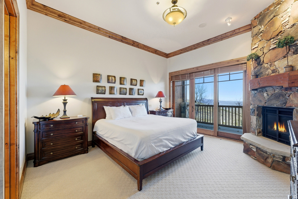 8777 MARSAC AVE ##206 Deer Valley, UT 84060