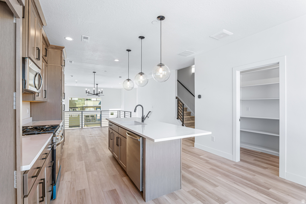 1843 W BURKE LN #103 Farmington, UT 84025