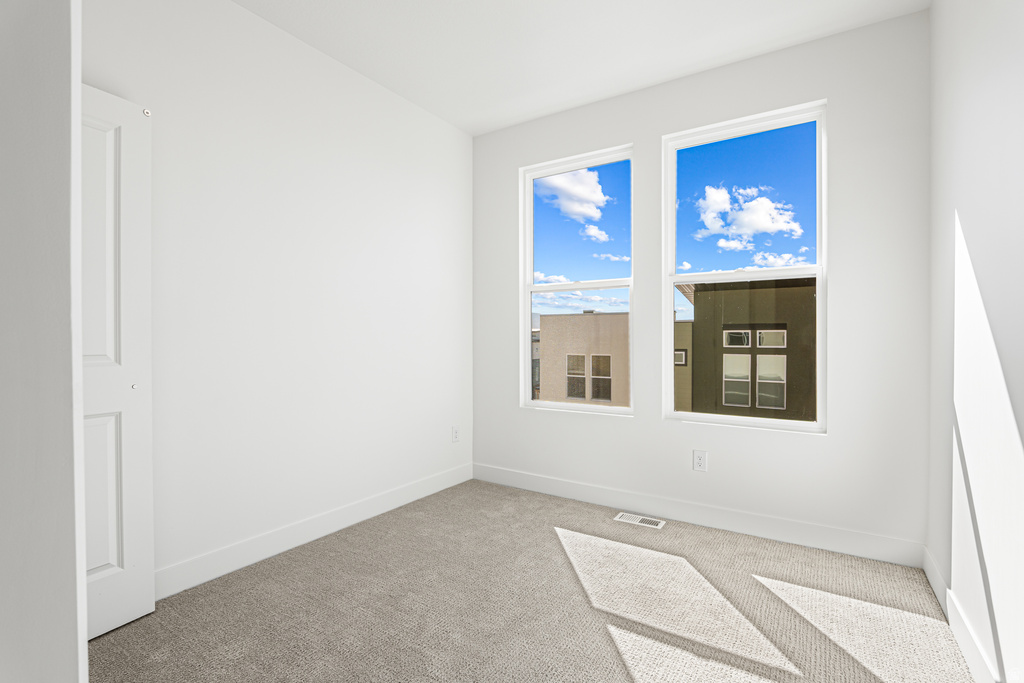 1843 W BURKE LN #103 Farmington, UT 84025