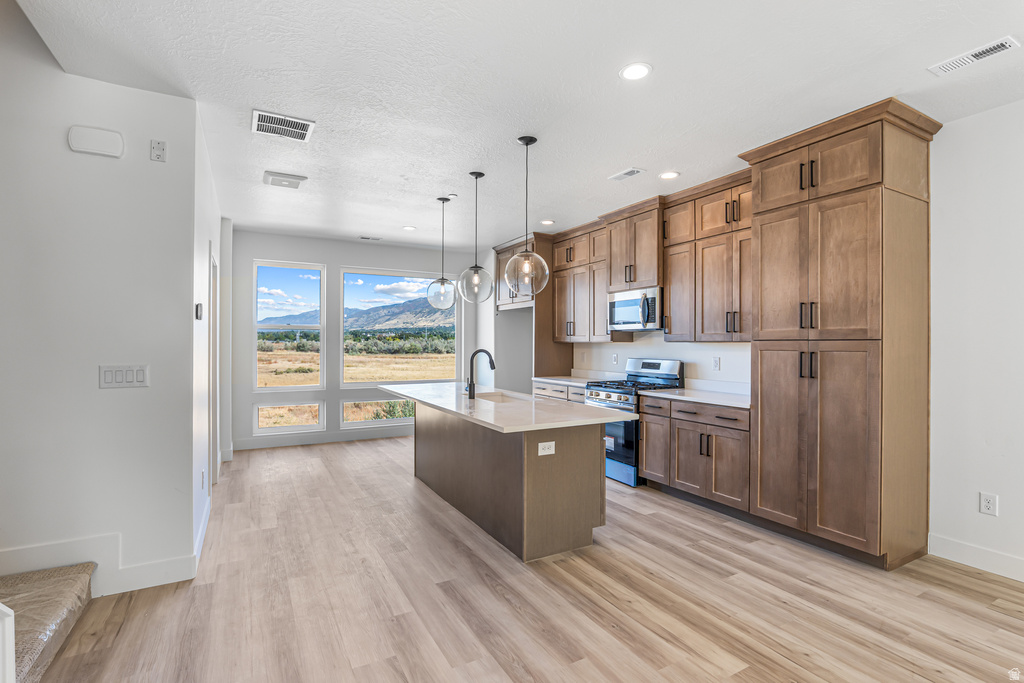 1843 W BURKE LN #103 Farmington, UT 84025