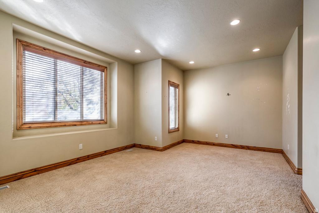 5588 S FARM HILL DR Salt Lake City, UT 84117