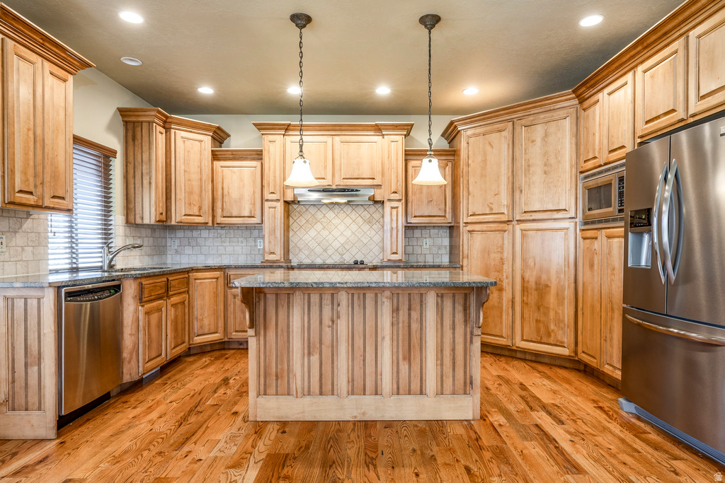 5588 S FARM HILL DR Salt Lake City, UT 84117